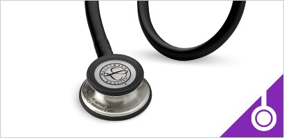 Стетоскоп 3M Littmann Classic III на бял фон.
